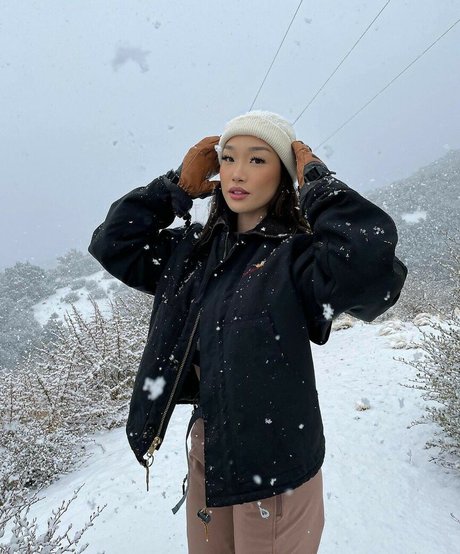 金髪の顔射オンリーファンズ ホット 画像