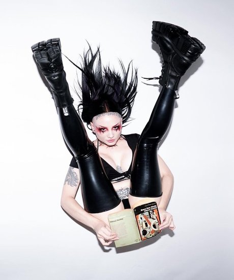 コスプレ フェムボーイ オンリーファンズ セクシー裸 画像