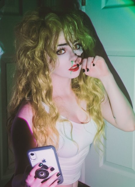 Stellalasaurus セックス女優 写真