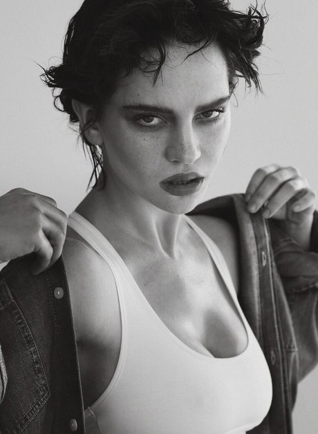 黒檀の熟女オンリーファンズ セクシー 写真