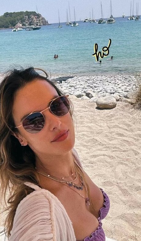 曲線美のブロンドオンリーファンズ 無料 写真