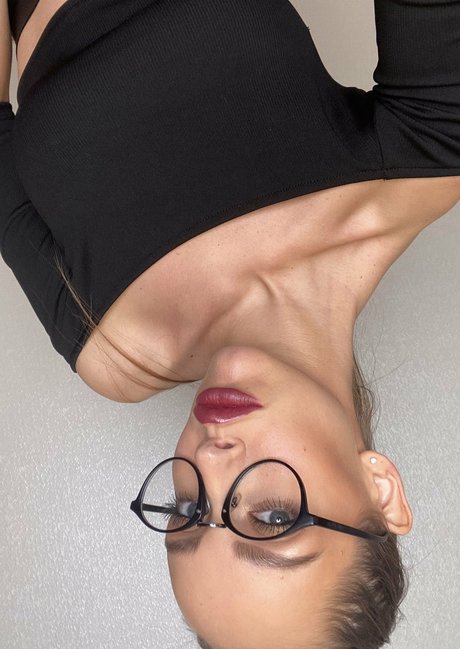 ベビーシッターオンリーファンズ セクシーヌード 画像