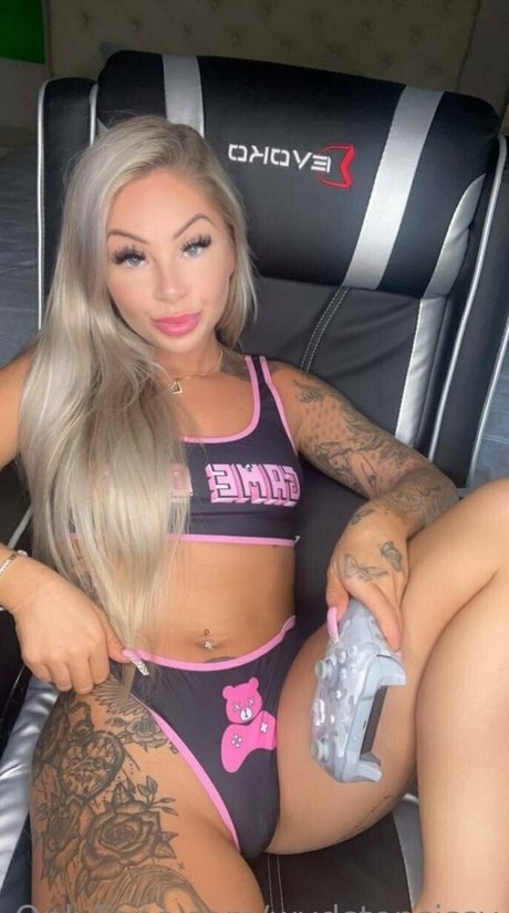 ヌード妻オンリーファンズ 無料セックス 画像