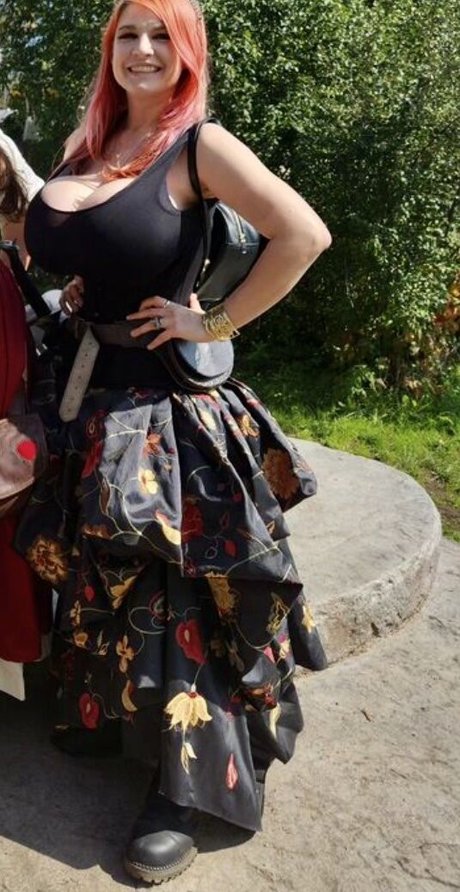 Heidi Corinne 美しいポルノスター ギャラリー