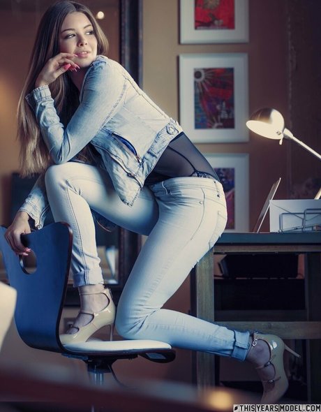 熟女オナニーオンリーファンズ セクシーヌード 画像