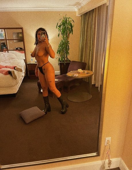 フィットネスコーチオンリーファンズ ヌード 写真