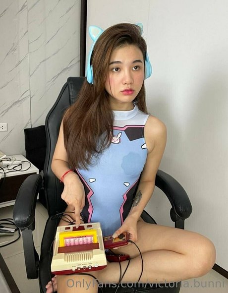 ぽっちゃりブルネットオンリーファンズ ホットセックス 画像