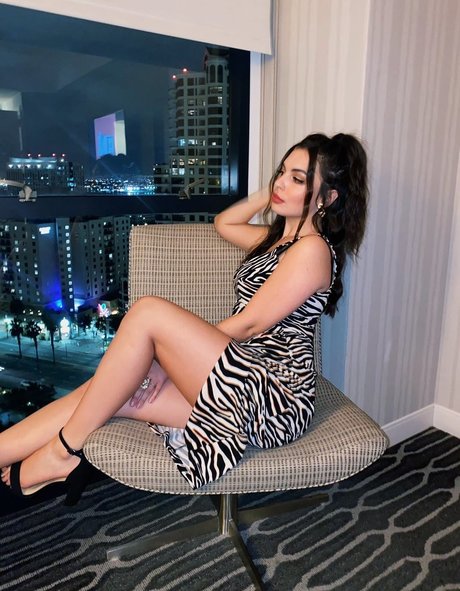 Isabella Gomez 無料スター 写真