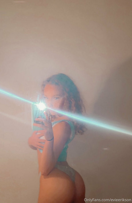 Evieerikson ヌードスター 写真