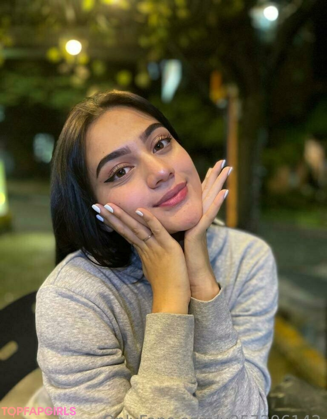 karina fernandez ヌードモデル 写真