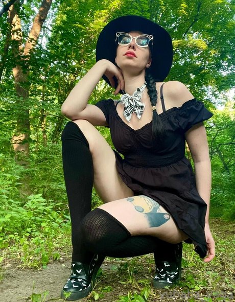 ブルネットの教師オンリーファンズ 素敵 写真