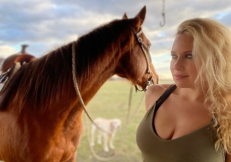 アジア人ニューハーフオンリーファンズ トップ 写真