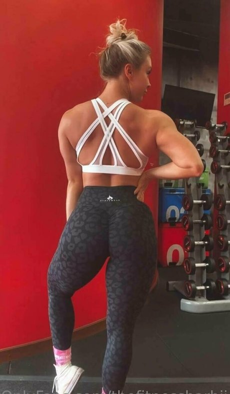 thefitnessbarbiie スター 裸 写真