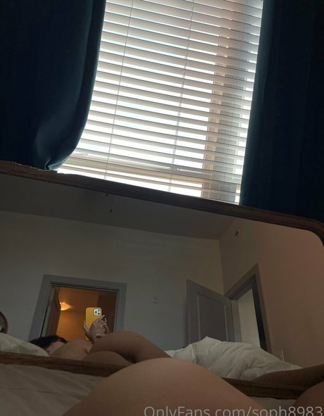 曲線美の女の子オンリーファンズ 無料ヌード 写真