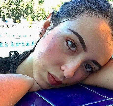 Frida Berridi エロティックモデル ギャラリー