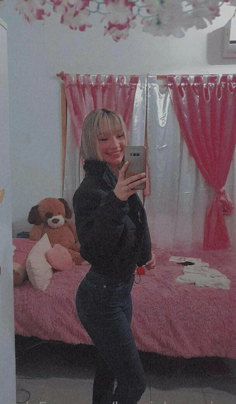 足 熟女 オンリーファンズ アダルト無料 画像