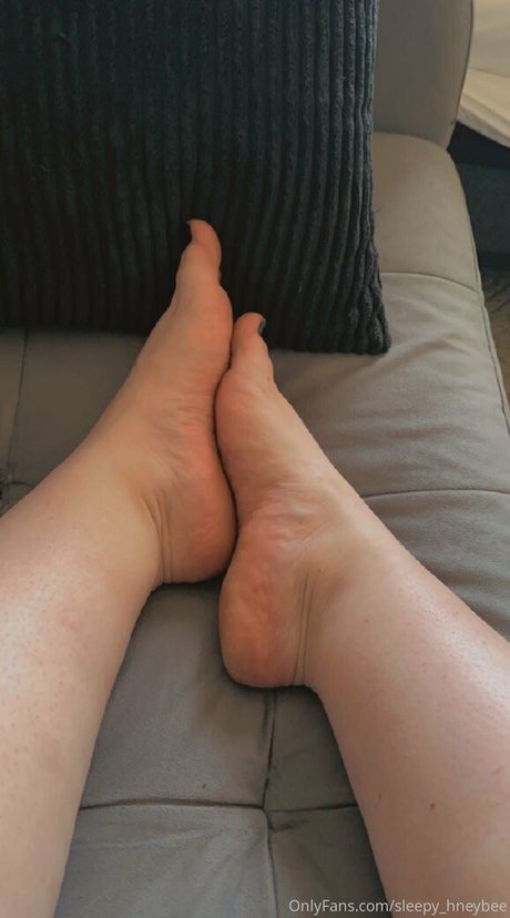 巨乳で痩せているオンリーファンズ ポルノグラフィック 画像