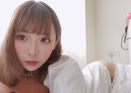 Kiyo Cosplay xxxスター 写真