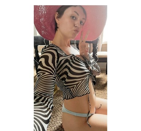 お尻を広げるオンリーファンズ 無料xxx 写真