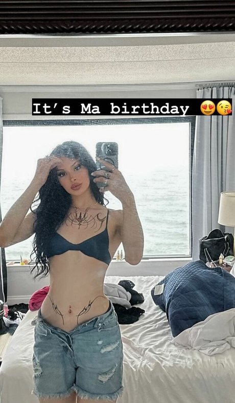 イギリスのおばあちゃんオンリーファンズ ポルノ 写真