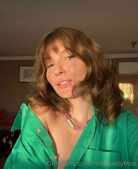 巨乳オナニーオンリーファンズ アートヌード 画像