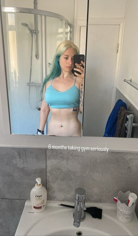 南部のオンリーファンズ セクシー裸 写真