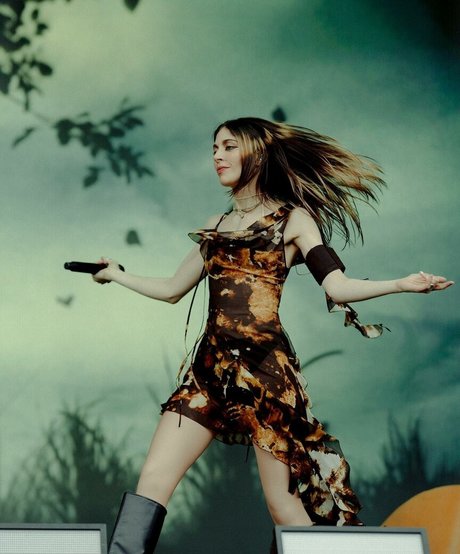 Caroline Polachek 可愛いモデル ギャラリー