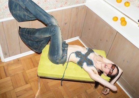 Caroline Polachek スター ヌード 画像