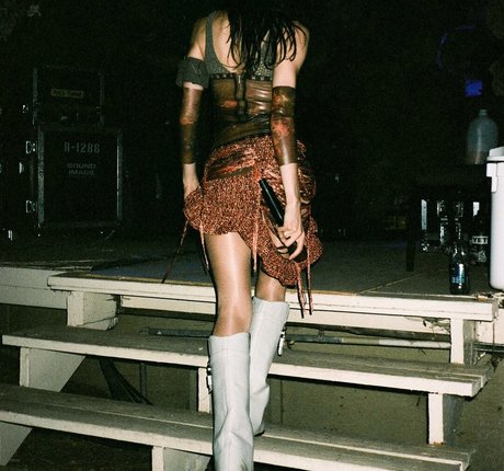 Caroline Polachek ヌード女優 アーカイブ