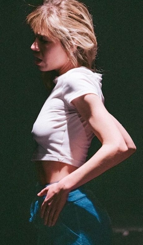 セクシーなブルネットのオンリーファンズ 無料xxx 画像