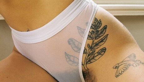 巨尻熟女オンリーファンズ 無料ヌード 写真