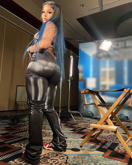 曲線美のxxx オンリーファンズ トップ 写真