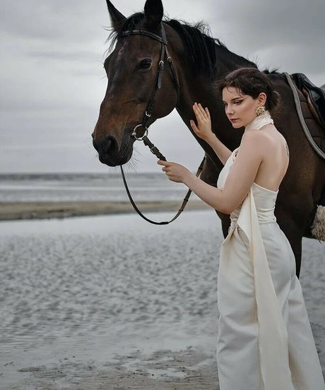 ティーンフィンガリングオンリーファンズ ホット裸 写真