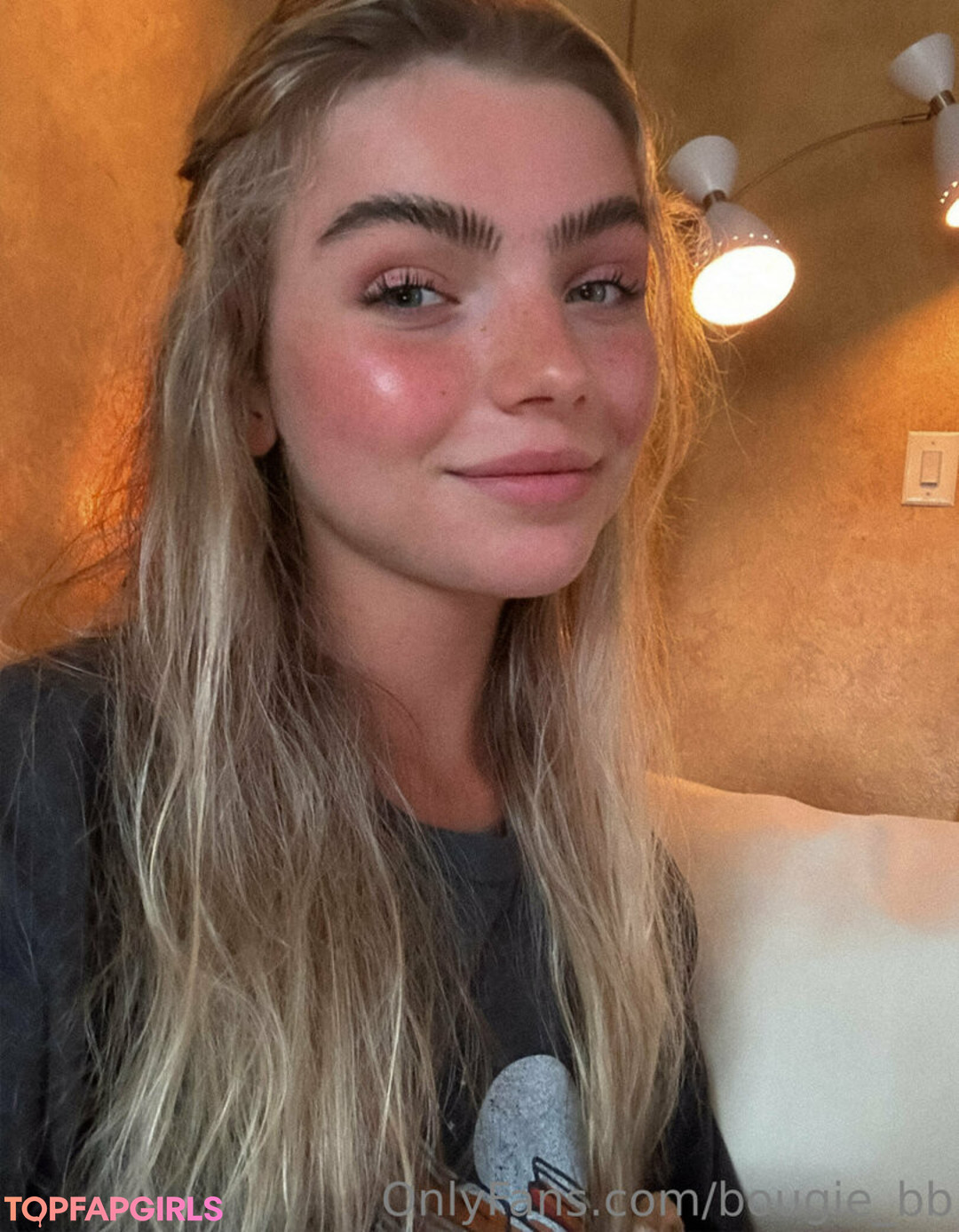 Brie Belle スター 裸 写真