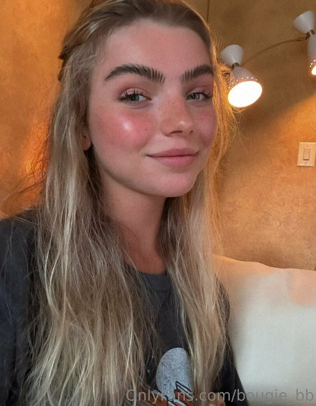 Brie Belle スター 裸 写真