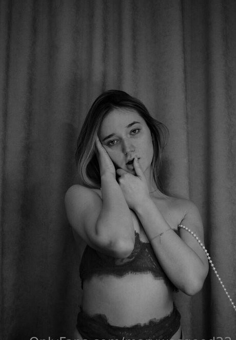 maryrosevip アダルトスター 写真