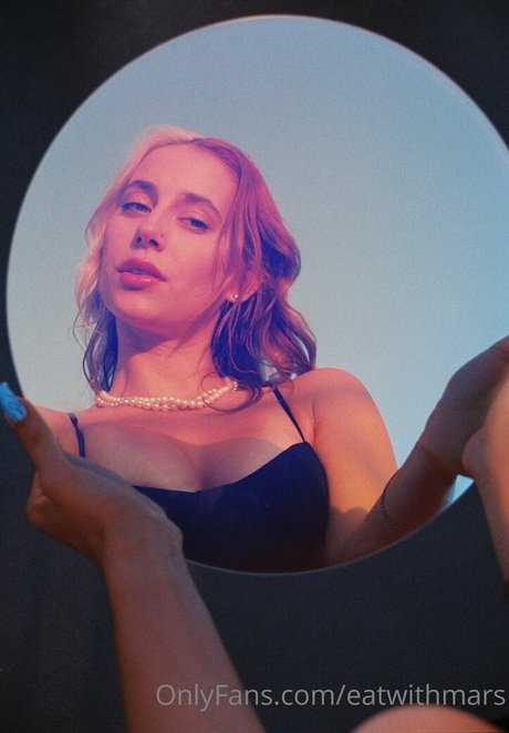 Eatwithmars 裸のポルノスター 画像
