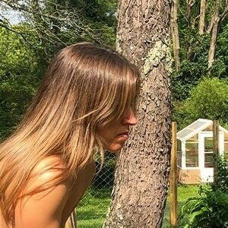 The Naked Gardener 美しい女優 ギャラリー