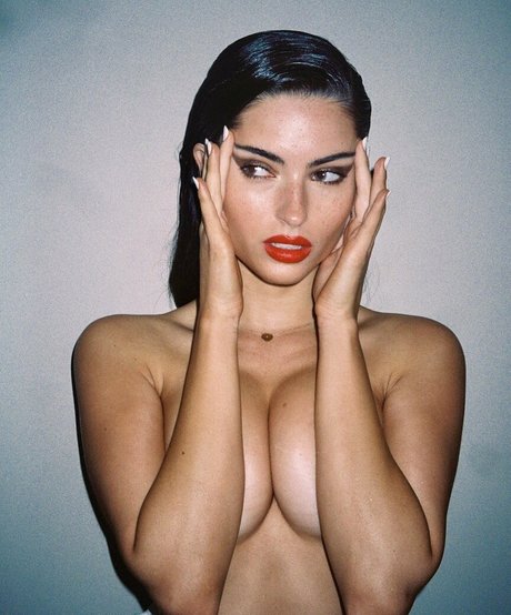 タンオンリーファン 無料エロ 画像