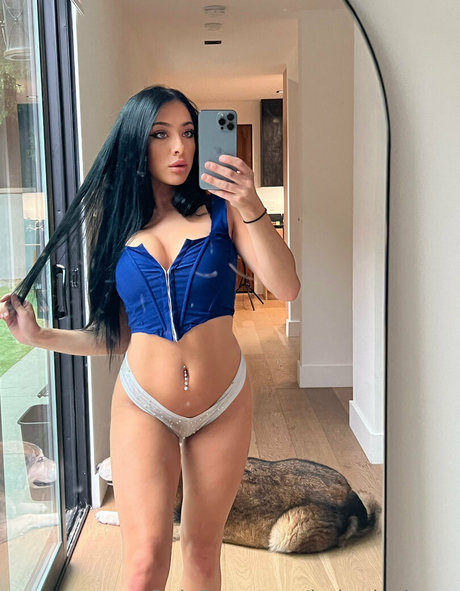 Babydesireex ポルノスター アート ギャラリー