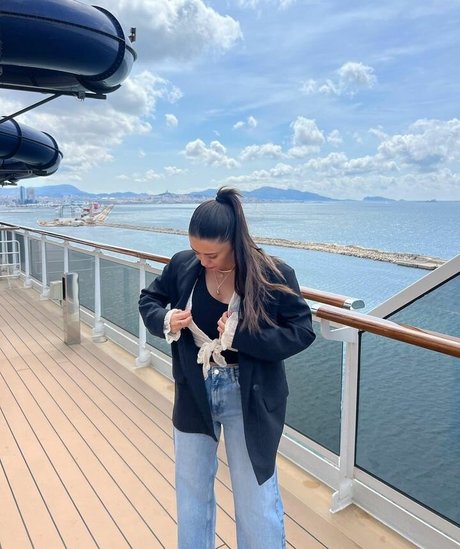 アマチュアペッギングオンリーファンズ セクシーヌード ギャラリー