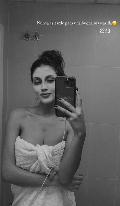 Tania Medina エロティックモデル 写真