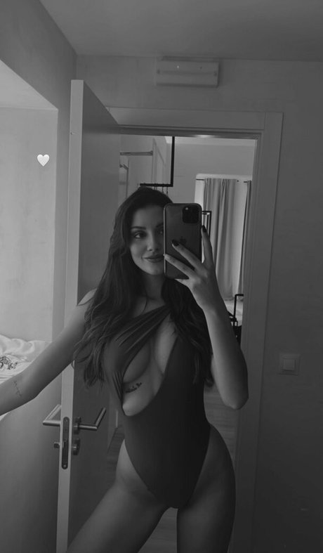 Tania Medina ヌードモデル ギャラリー