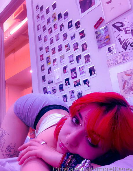 曲線美の女の子オンリーファンズ アートポルノ ギャラリー