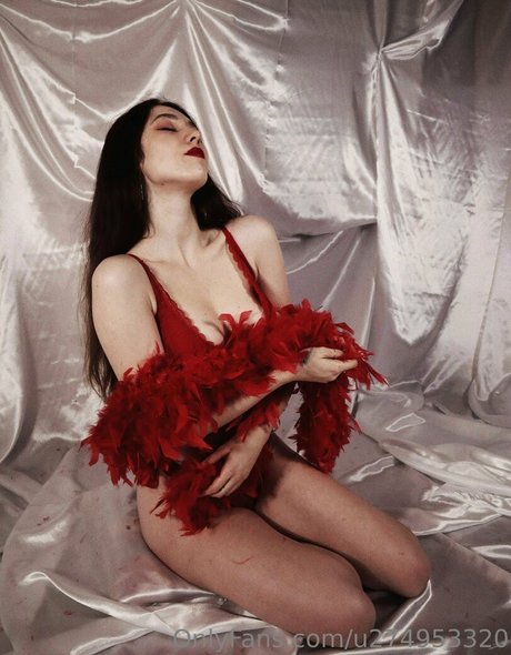 ランジェリーヌードオンリーファンズ xxx 写真