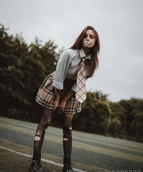 かわいいブロンドのオンリーファンズ 美しいポルノ 写真