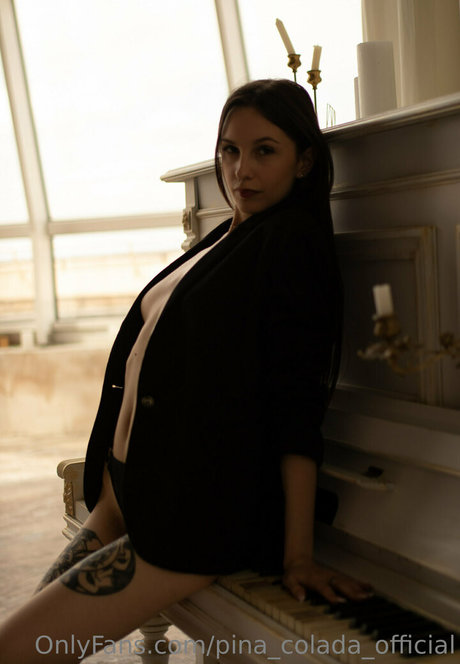 pina colada official セクシーモデル ギャラリー