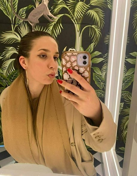 巨乳ストリップオンリーファンズ アートヌード 写真