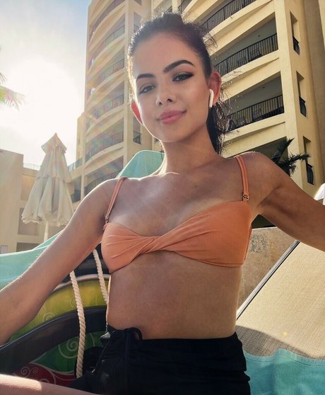 Lolita Milena 完璧なポルノスター 画像