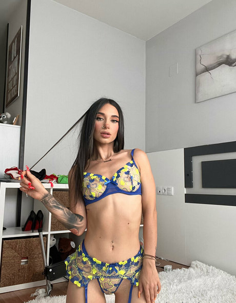 オンリーファンズを崇拝する 無料エロ 画像